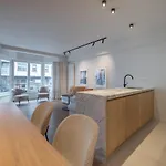 Lägenhet Stylish 3-bed With Private Terrace