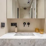 Stylish 3-bed With Private Terrace Lägenhet