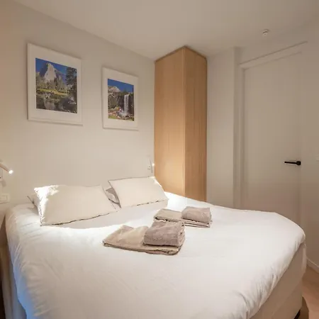 Stylish 3-bed With Private Terrace Appartement *