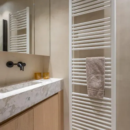 Apartment Stylish 3-bed With Private Terrace *