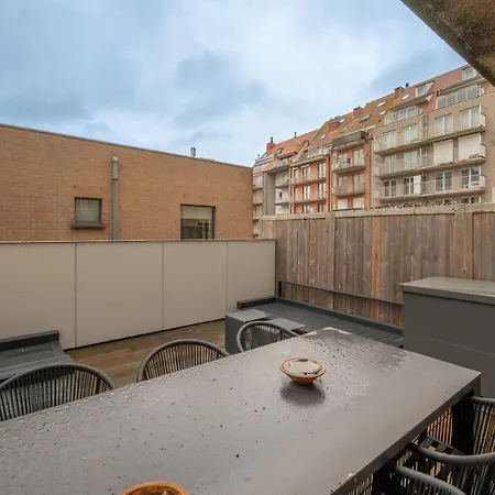 Apartment Stylish 3-bed With Private Terrace