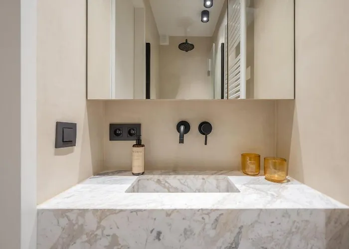 Stylish 3-bed With Private Terrace Apartamento