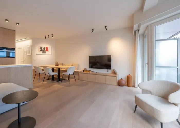 Stylish 3-bed With Private Terrace *