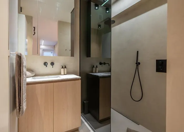 Stylish 3-bed With Private Terrace *